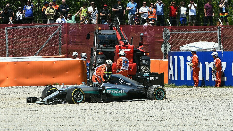 Das Aus für Mercedes: Lewis Hamilton und Nico Rosberg nahmen sich beim Spanien GP gegenseitig aus dem Rennen, Foto: Sutton