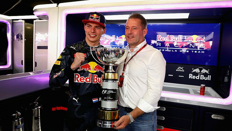 Jos Verstappen feierte 2016 den ersten Formel-1-Sieg seines Sohnes, Foto: Red Bull