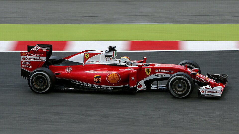 Sebastian Vettel testet am Dienstag in Barcelona, Foto: Sutton