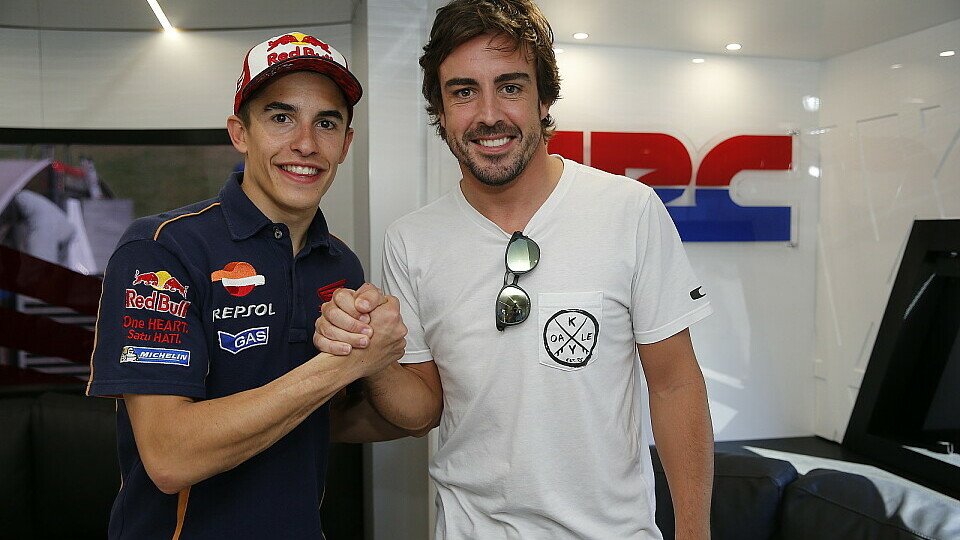 Fernando Alonso tauschte sich mit Marc Marquez aus, Foto: Repsol