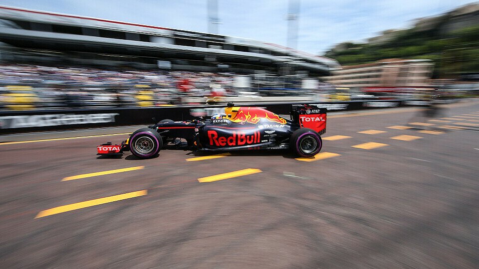 Ricciardo konnte beide Silberpfeile hinter sich lassen, Foto: Sutton