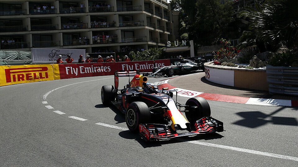 Daniel Ricciardo muss sich am Sonntag einfach nur breit machen, um zu gewinnen, Foto: Sutton