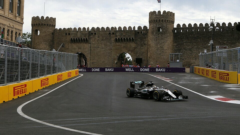 Lewis Hamilton mit souveränem Start beim Debüt in Baku, Foto: Sutton