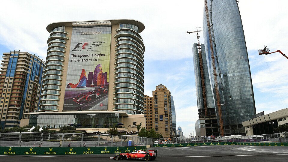 Die Atmosphäre könnte beim Europa GP in Baku kaum spektakulärer sein, Foto: Sutton
