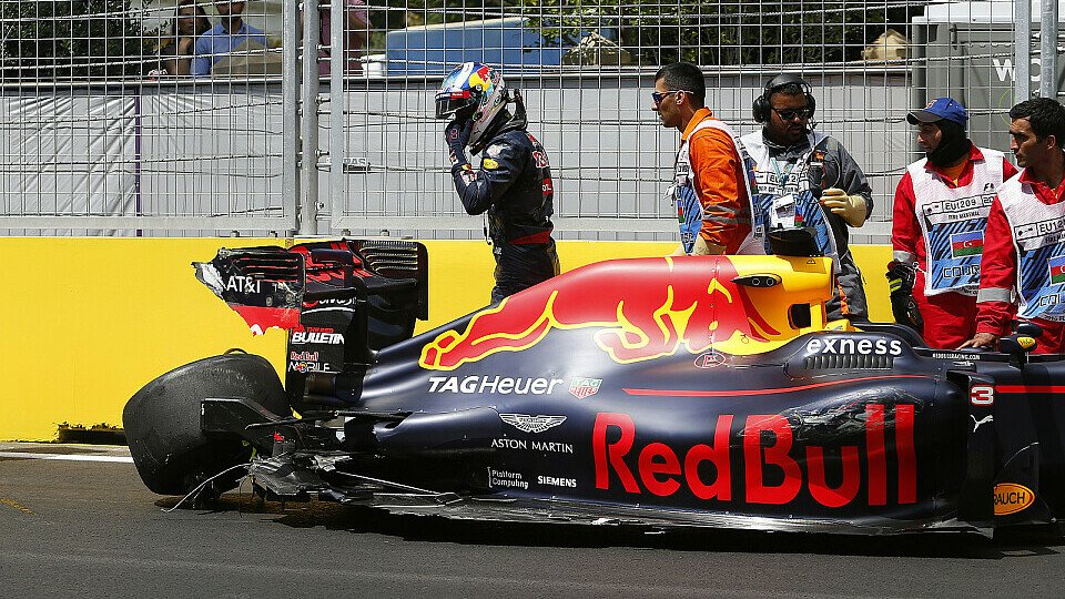 Daniel Ricciardo kam den Mauern zu nahe, Foto: Sutton