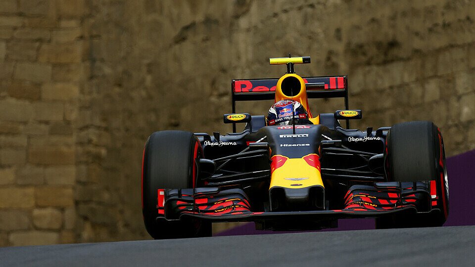 Max Verstappen ualifizierte sich beim Baku-Qualifying auf Position neun, Foto: Sutton