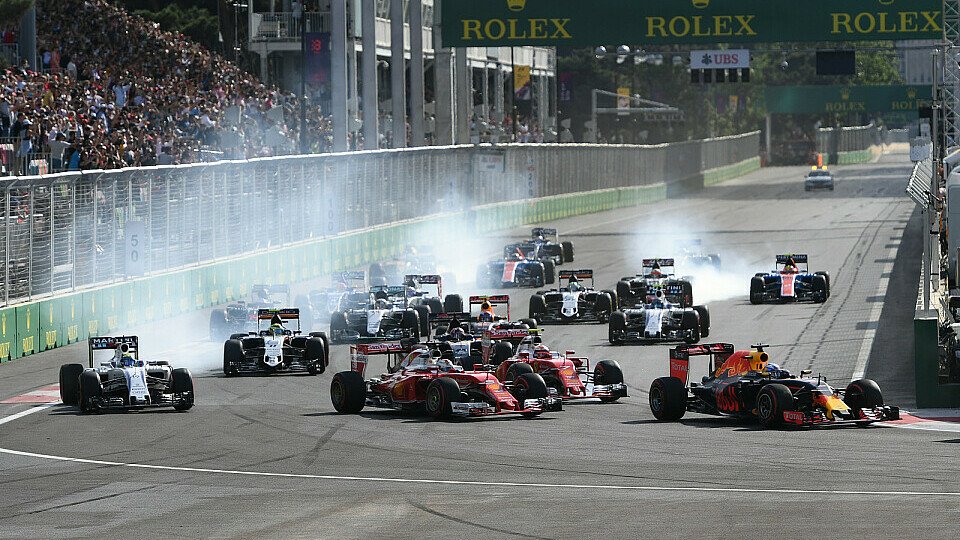 Mehr Rauch als Crash: Das Baku-Rennen war lahm, hat aber großes Potenzial, Foto: Sutton