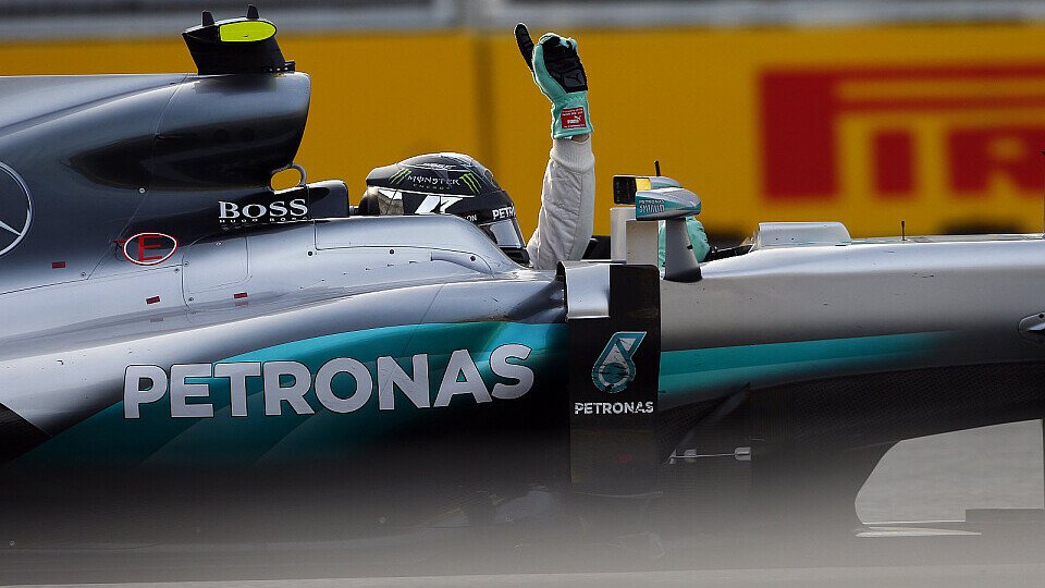 Nico Rosberg gewinnt in Baku, Foto: Sutton