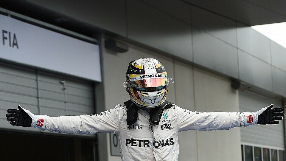 Lewis Hamilton gewinnt den Österreich GP nach Kollision mit Nico Rosberg, Foto: Sutton