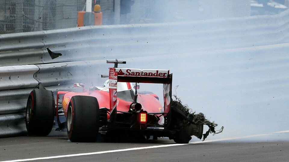 An Sebastian Vettels Ferrari platzte während des Österreich GP ein Reifen, Foto: Sutton