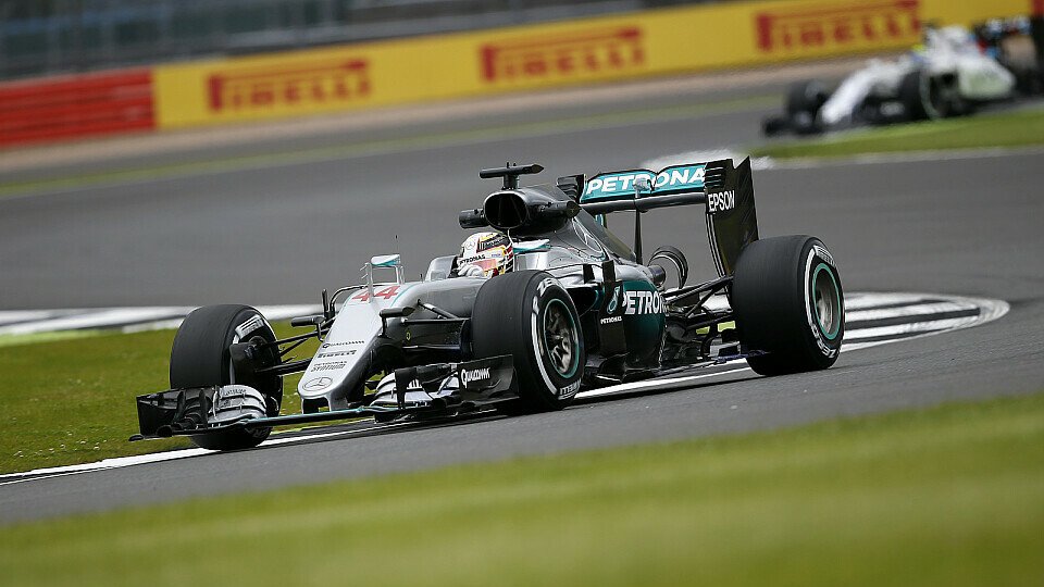 Lewis Hamilton holte die Bestzeit im 1. Training in Silverstone, Foto: Sutton