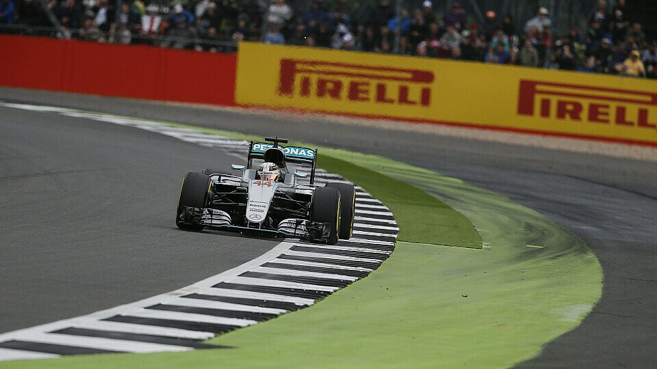 Track Limits hätten Lewis Hamilton beinahe die Pole gekostet, Foto: Sutton