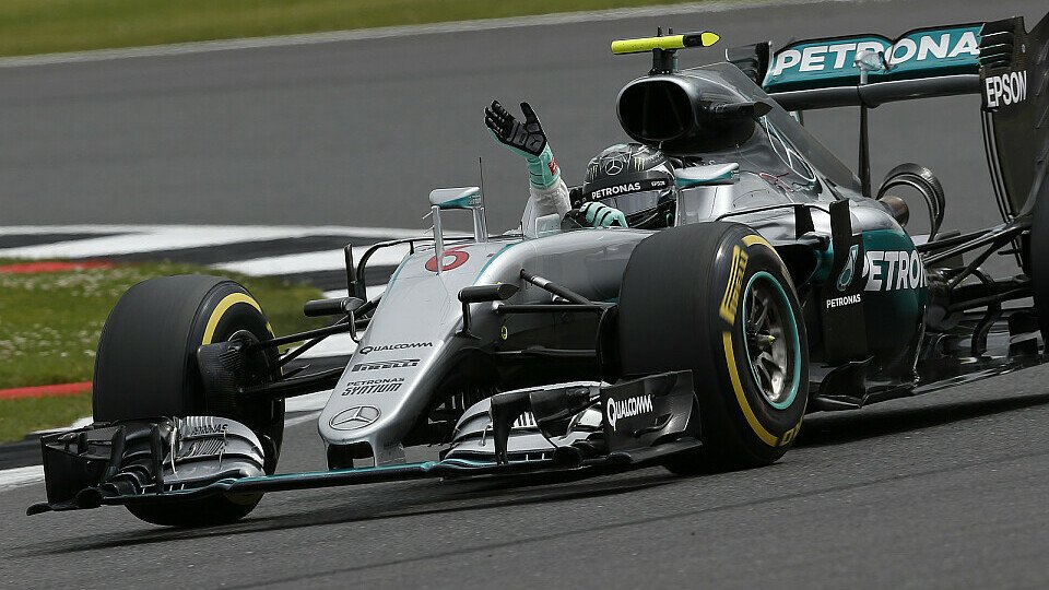 Nico Rosberg entgeht in Silverstone einer Strafe nach dem Qualifying, Foto: Sutton