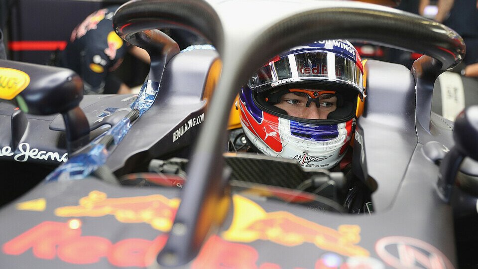 Red Bull rückte beim Silverstone-Test mit Brillenkamera und Halo aus, Foto: Red Bull