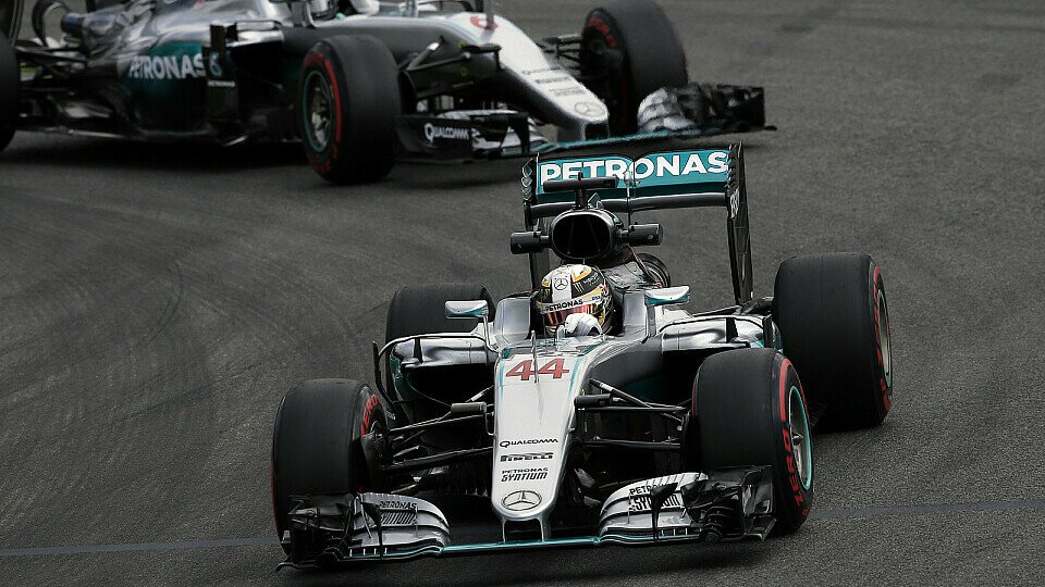 Auf der Strecke ist Lewis Hamilton nicht vorne - bei den Strafen schon, Foto: Sutton