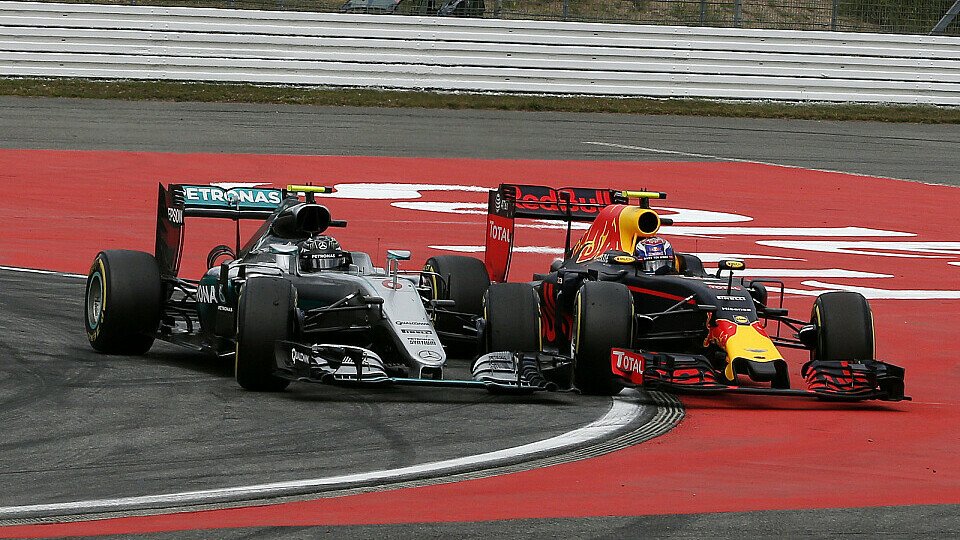 Nico Rosberg drängte Max Verstappen ab, Foto: Sutton
