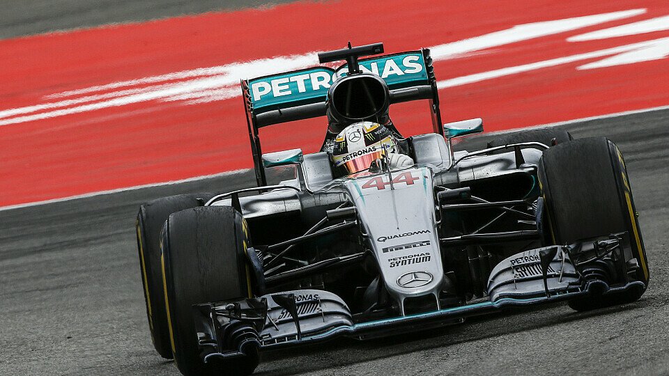 Lewis Hamilton holt sich seine anstehende Strafe für Motorenwechsel an diesem Wochenende in Spa ab. Er wird in der Startaufstellung zurückversetzt, Foto: Sutton