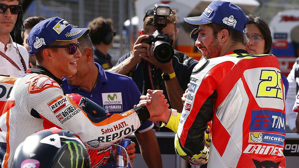 Marquez teilt sich die erste Reihe mit Iannone und Lorenzo, Foto: Repsol