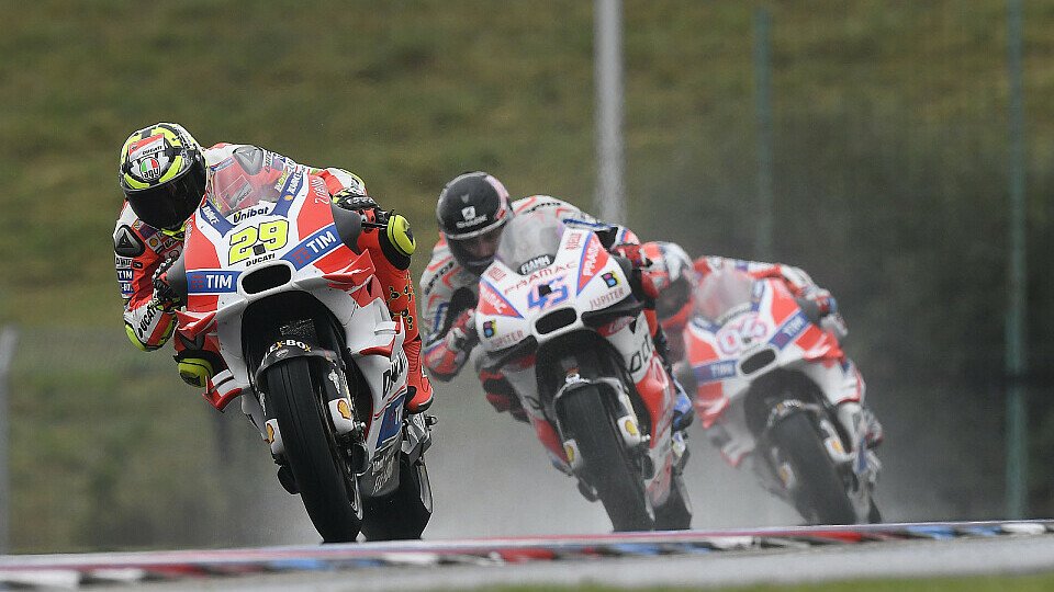 Besonders das Ducati-Trio Iannone, Redding und Dovizioso hatte unter den sich auflösenden Reifen zu leiden, Foto: Ducati
