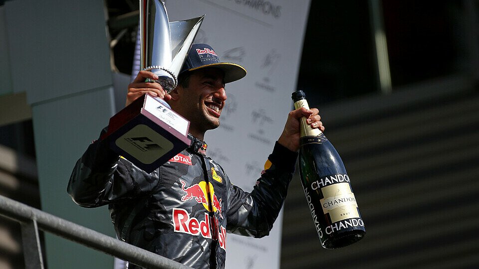 Zum dritten Mal in Folge stand Daniel Ricciardo auf dem Podium, Foto: Sutton
