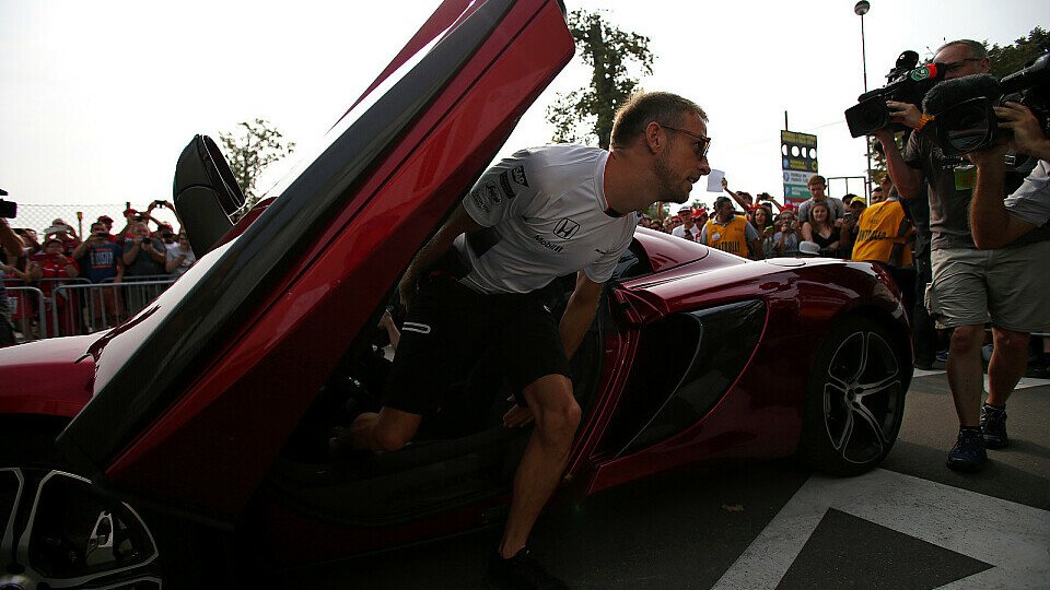 Jenson Button könnte sich Einsätze in der Super GT vorstellen, Foto: Sutton
