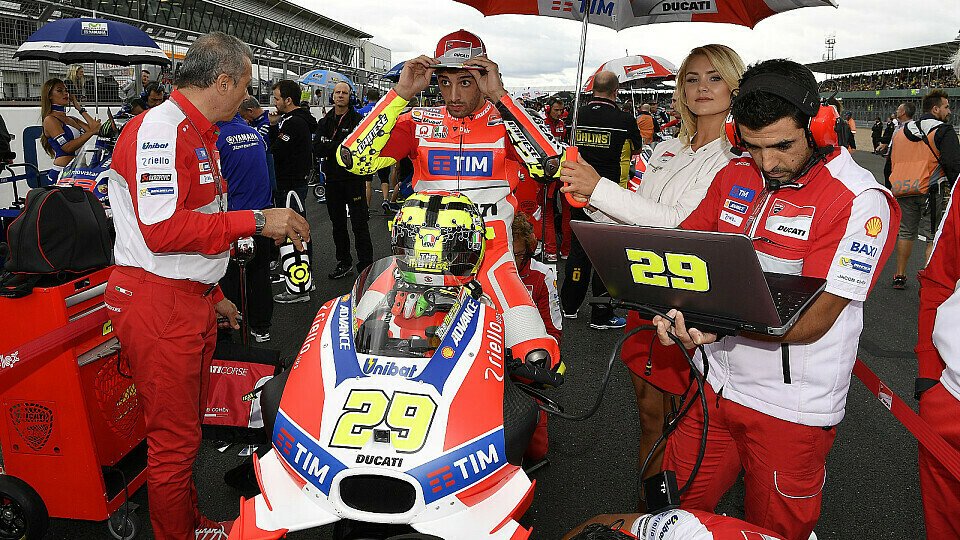 Die Ducati mit der gelben Nummer 29 bleibt in Motegi in der Garage, Foto: Ducati