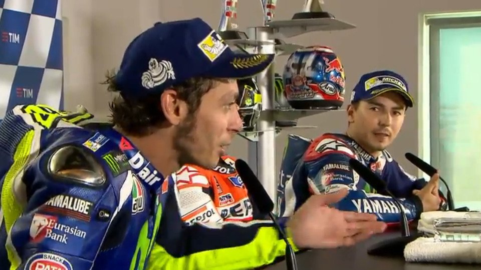 Rossi und Lorenzo liefern sich vor laufender Kamera ein Wortgefecht, Foto: MotoGP/Screenshot