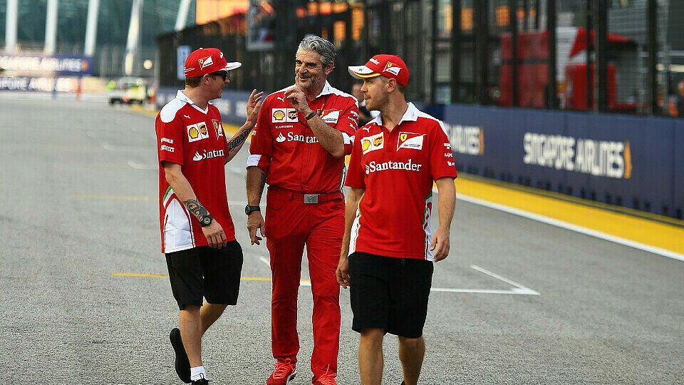 Räikkönen, Arrivabene, Vettel - Ferraris Trio Infernale will in Singapur an die Vorjahres-Gala anknüpfen, Foto: Sutton
