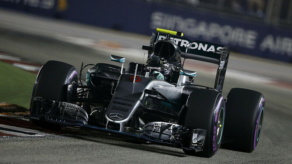 Mercedes-Pilot Nico Rosberg startet in Singapur von der Pole Position, Foto: Sutton