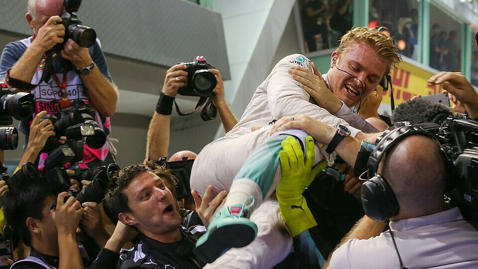 Nico Rosberg vs. Lewis Hamilton: Zurzeit hat der Deutsche mal wieder die Nasenspitze vorne, Foto: Sutton