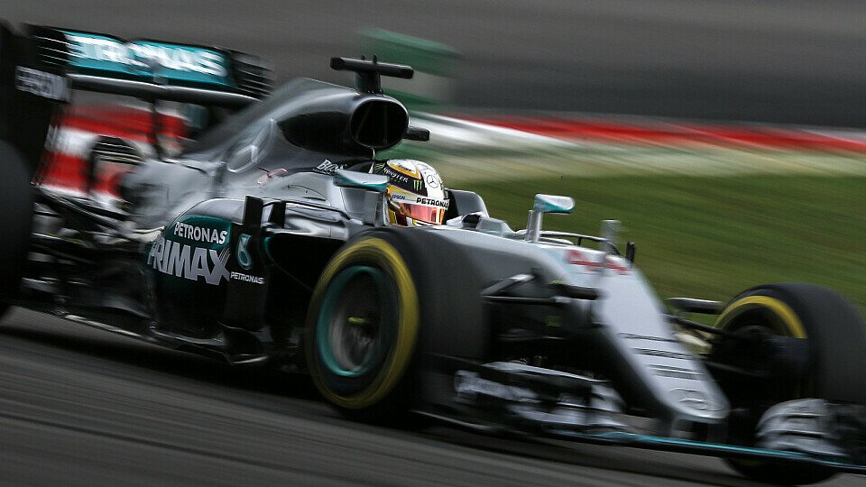 Lewis Hamilton dominierte das Wochenende in Malaysia bislang, Foto: Sutton