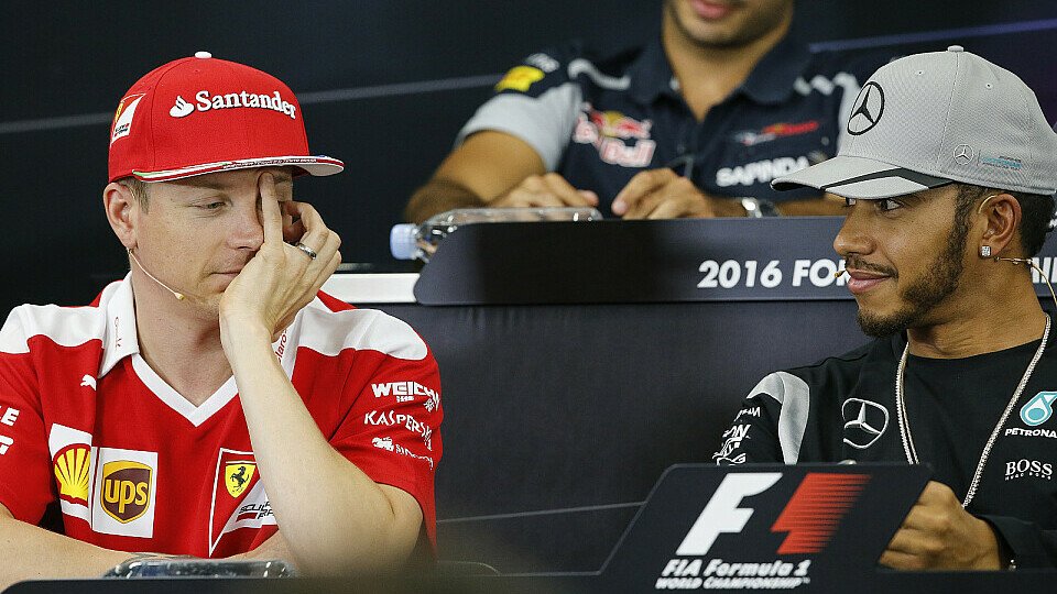 Kimi Räikkönen hielt offensichtlich nicht sonderlich viel von Lewis Hamiltons PK-Aktion, Foto: Sutton
