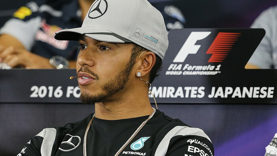 Lewis Hamilton sorgt mit seinem Verhalten für viel Aufsehen, Foto: Sutton