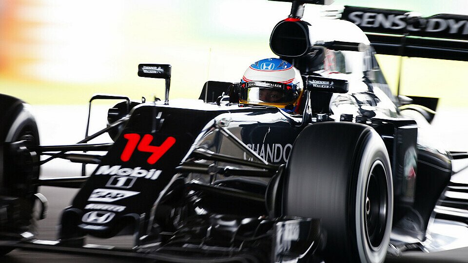 Fernando Alonso muss in Suzuka erneut eine Aufholjagd gelingen, wenn er für McLaren Punkte holen will, Foto: Sutton