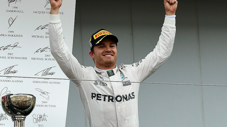 Mercedes-Fahrer Nico Rosberg hat den Japan GP für sich entschieden, sein Team hat Protest gegen Max Verstappens Manöver gegen Hamilton eingelegt - und wieder zurückgezogen, Foto: Sutton