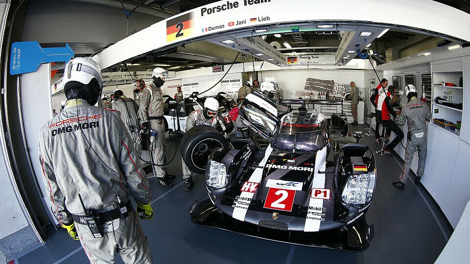 Das Auto der WM-Leader in der Porsche-Garage