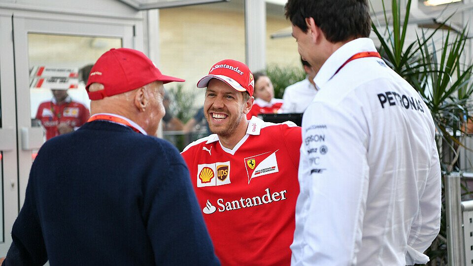 Strahlemann und Überflieger Sebastian Vettel muss ausfallen, will man noch eine Chance haben. Das ist die Meinung von Mercedes-Chefaufseher Niki Lauda, Foto: Sutton