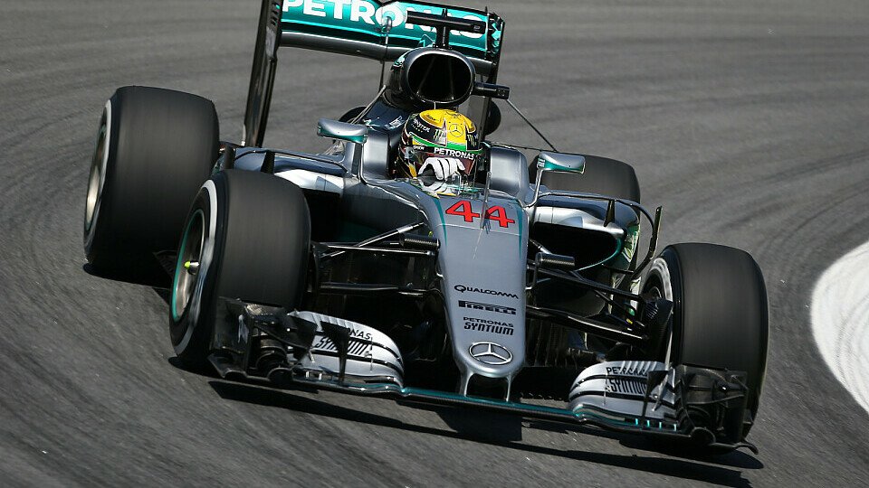 Lewis Hamilton konnte Nico Rosberg am ersten Trainingstag in Brasilien zwei Mal bezwingen, Foto: Sutton