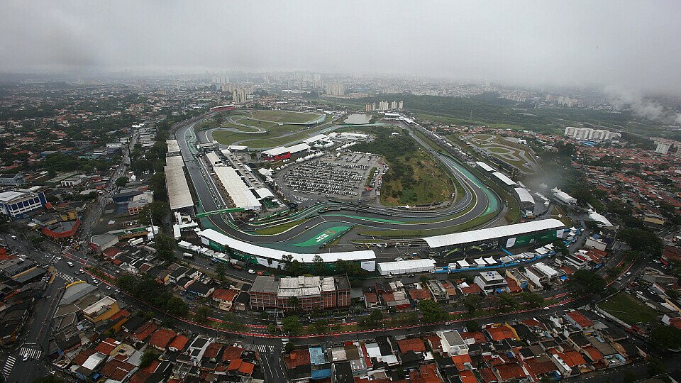 Der Formel-1-Kurs von Interlagos befindet sich in prekärer Lage am Rand Sao Paulos, Foto: Sutton