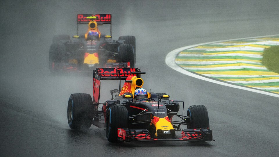 Max Verstappen und Daniel Ricciardo erlebten einen aufregenden Brasilien GP, Foto: Red Bull