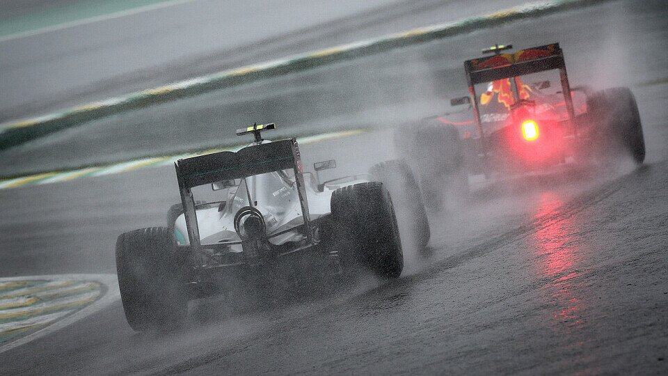Max Verstappen konnte Nico Rosberg in Brasilien nicht hinter sich halten, Foto: Sutton