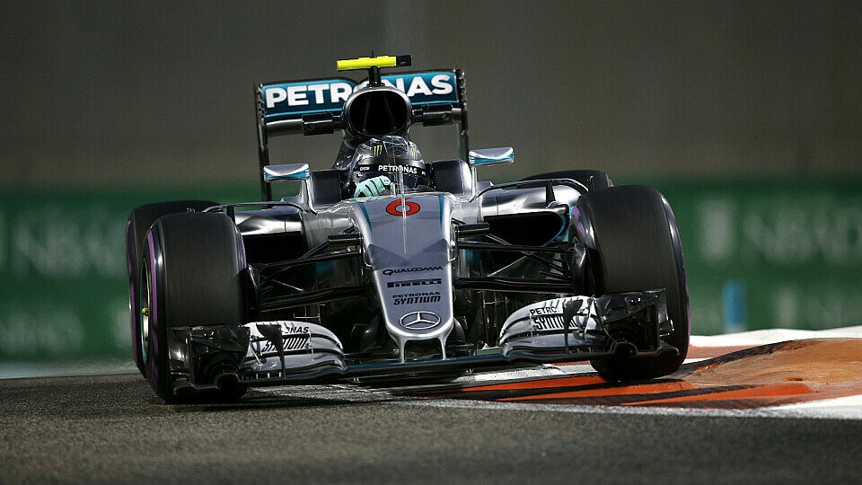 Nico Rosberg lag im zweiten Training in Abu Dhabi nur hauchdünn hinter Lewis Hamilton, Foto: Sutton
