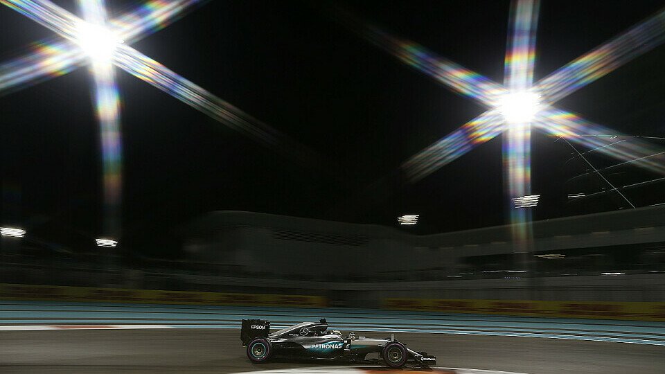 Geht Hamiltons vierter Weltmeister-Stern doch noch auf?, Foto: Mercedes-Benz
