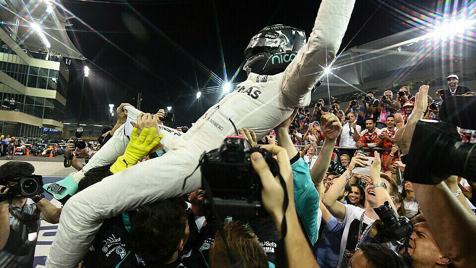 Nico Rosberg jubelt über seinen ersten Weltmeistertitel, Foto: Sutton
