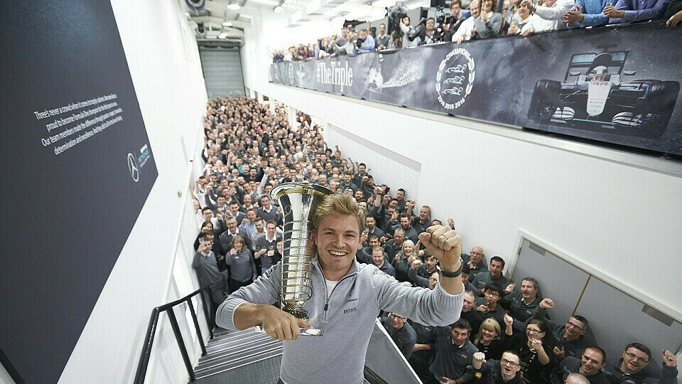 Nico Rosberg nimmt mit dem WM-Titel Abschied von der Formel 1, Foto: Mercedes-Benz