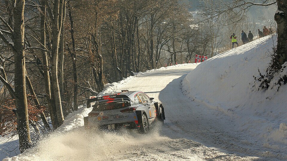 Thierry Neuville lag bei der Rallye Monte Carlo lange in Führung, Foto: Hyundai