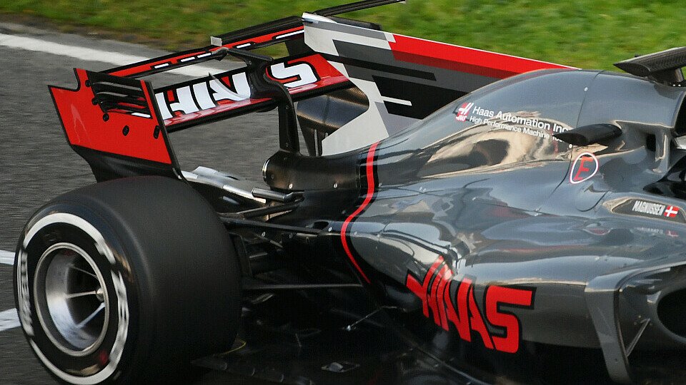 Der T-Flügel am Haas VF-17 ist der FIA in Australien ein Dorn im Auge, Foto: Sutton
