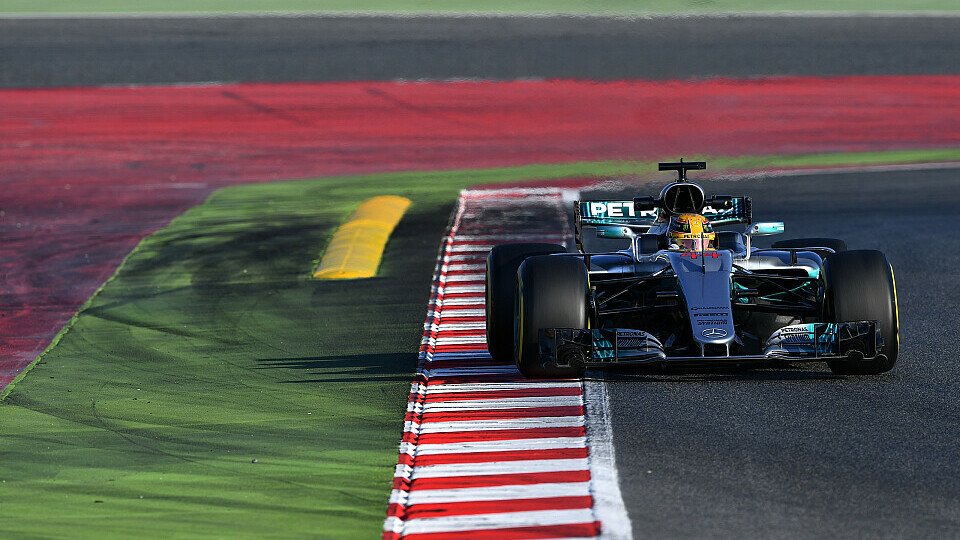Lewis Hamilton erzielt die erste Bestzeit der Formel-1-Saison 2017, Foto: Sutton