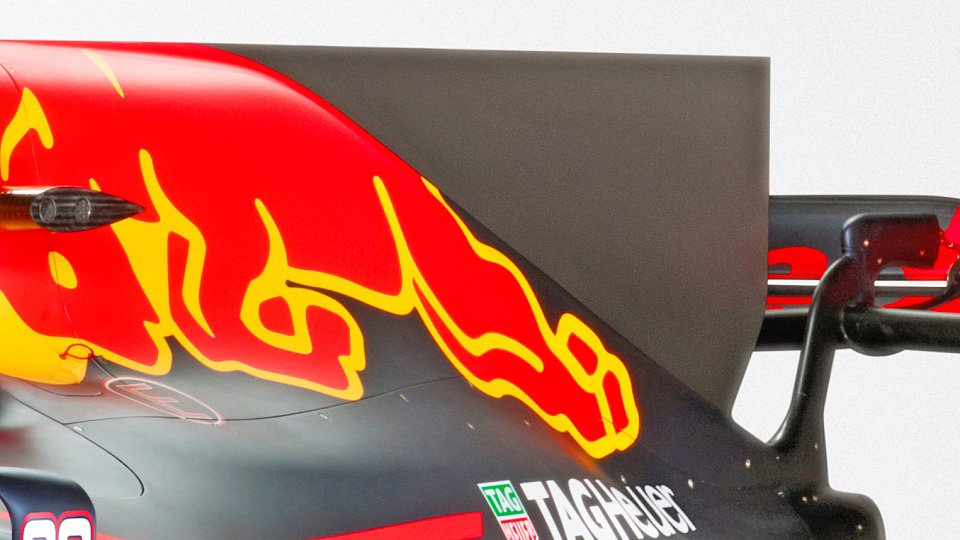 Die Finne auf der Motorabdeckung wird auch 2018 bleiben, Foto: Red Bull