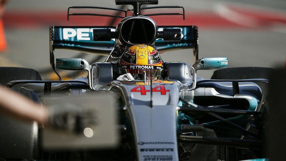 Lewis Hamilton glaubt an einen Bluff von Ferrari bei den Tests in Barcelona, Foto: Sutton